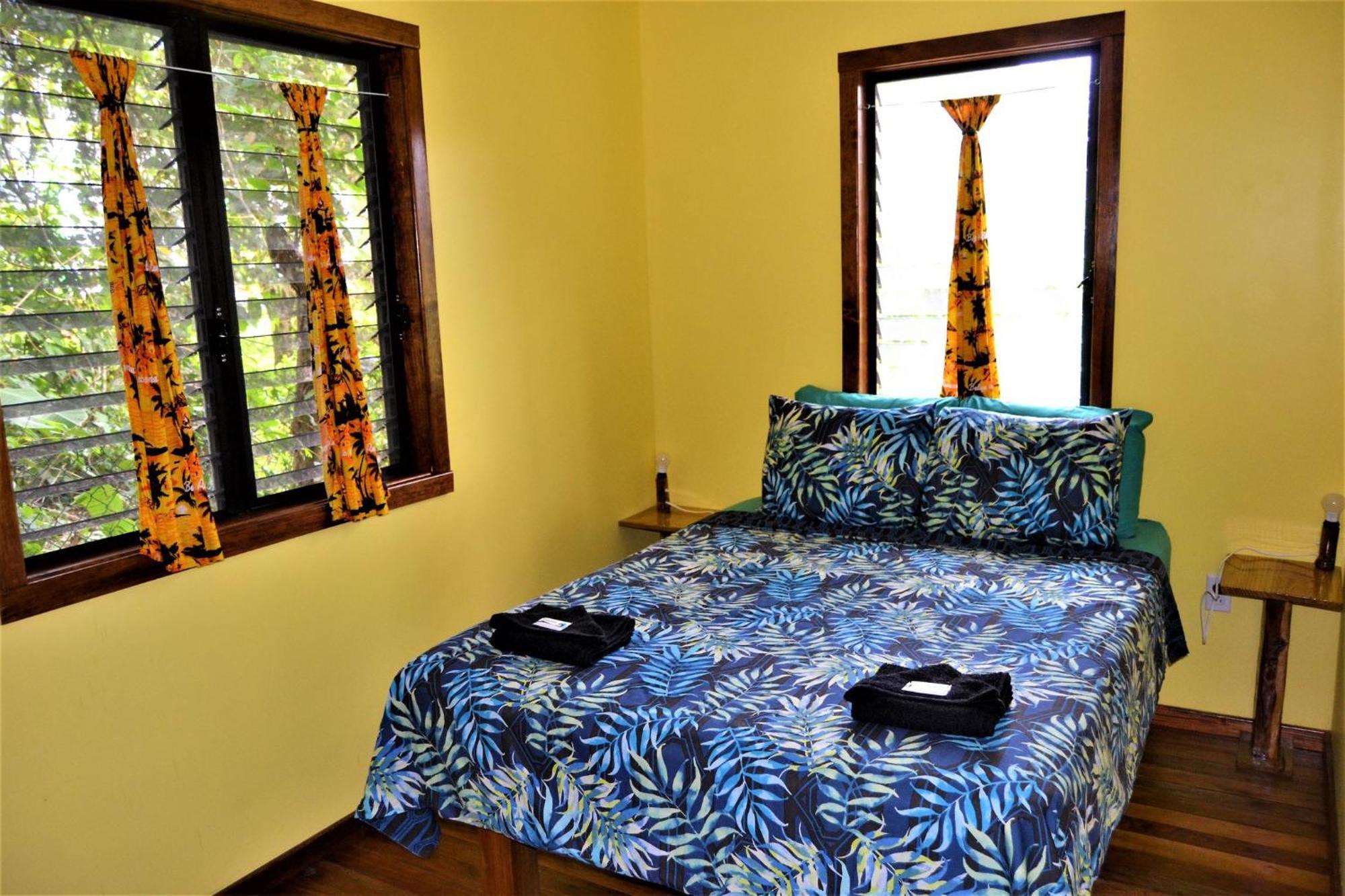 Iguana Roost Tourism Gold Standard Fully Equipped Two Bedroom Cabin San Ignacio Exterior foto