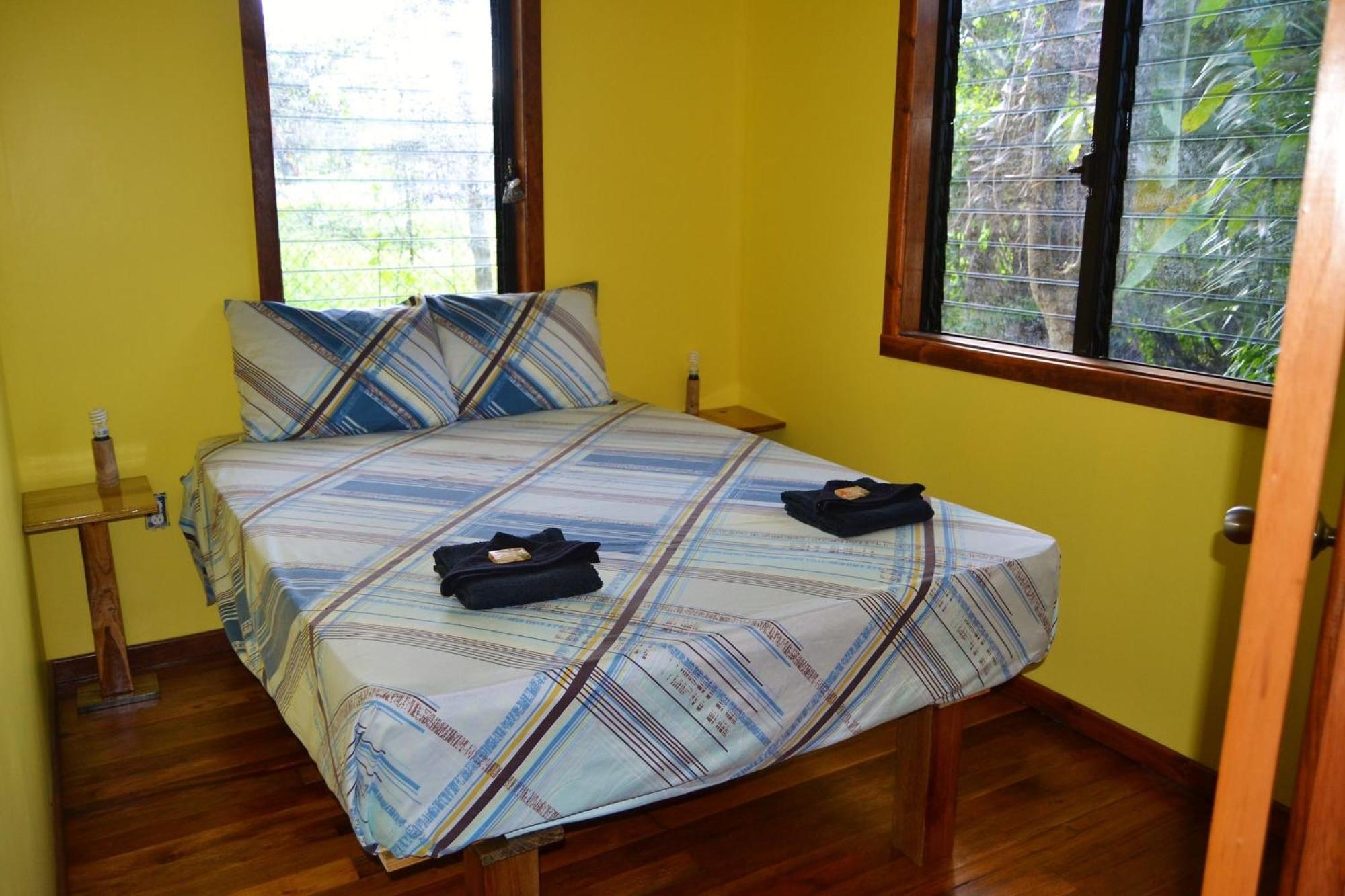 Iguana Roost Tourism Gold Standard Fully Equipped Two Bedroom Cabin San Ignacio Exterior foto